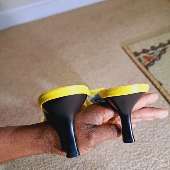 BCBGirls    - Picture 7 of 14